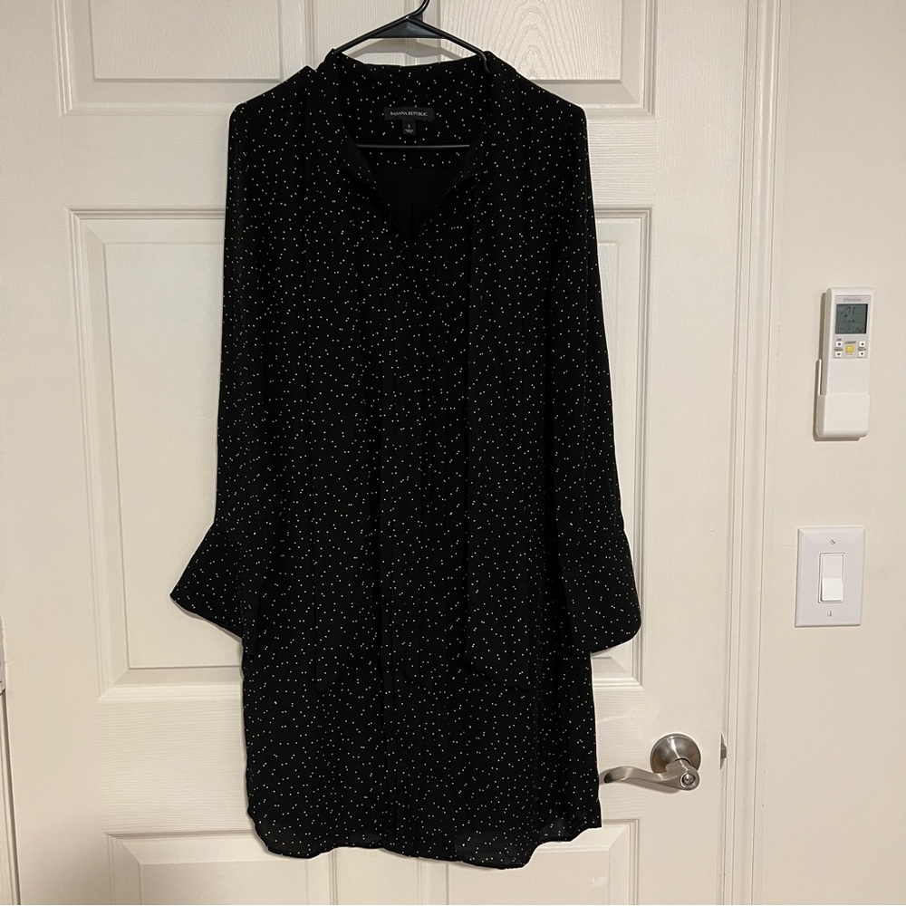 Banana Republic Black Long-Sleeve Tie-Neck Dress with Polka Dots Size S NWOT - Picture 4 of 6